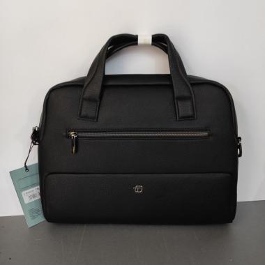 Slim computer bag gate trended in ecopelle