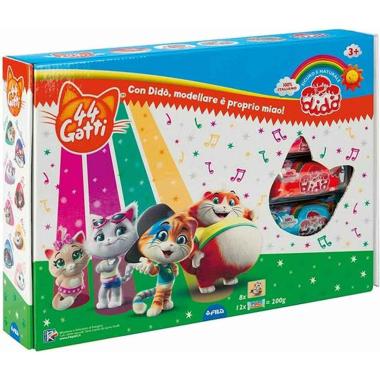 Dido' modella i 44 gatti